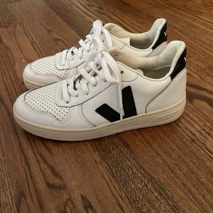 Veja V-10 sneakers